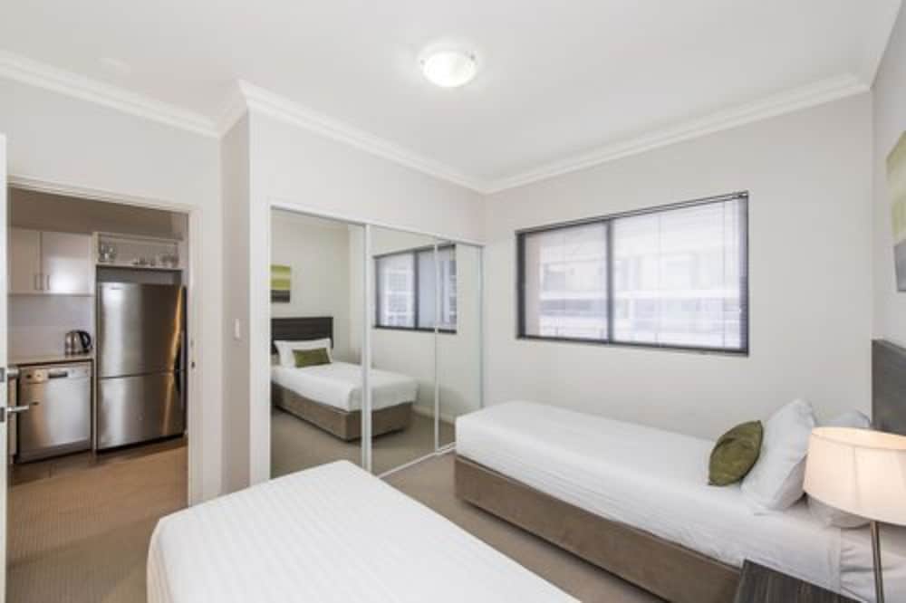 Dolphin Quay Apartments, Mandurah Dolphin Quay Apartments, Mandurah