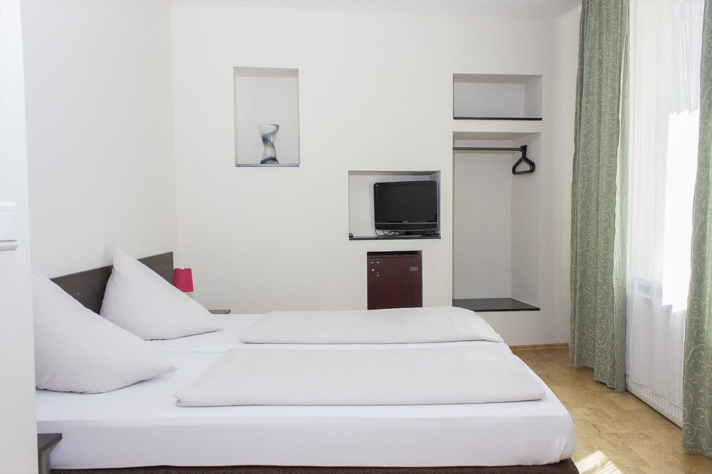 Hotel Pension Victoria, Berlin Hotel Pension Victoria, Berlin
