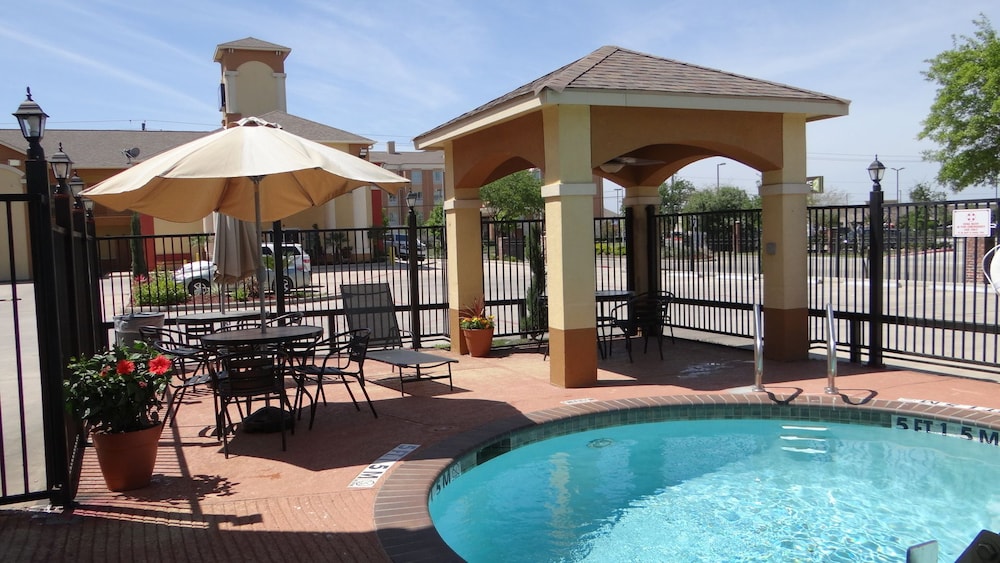 Americas Best Value Inn & Suites Baytown at Garth Road - Tap to explore photos