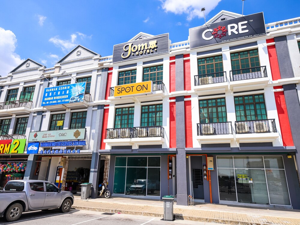 OYO 89659 Jom Hotel - Tap to explore photos