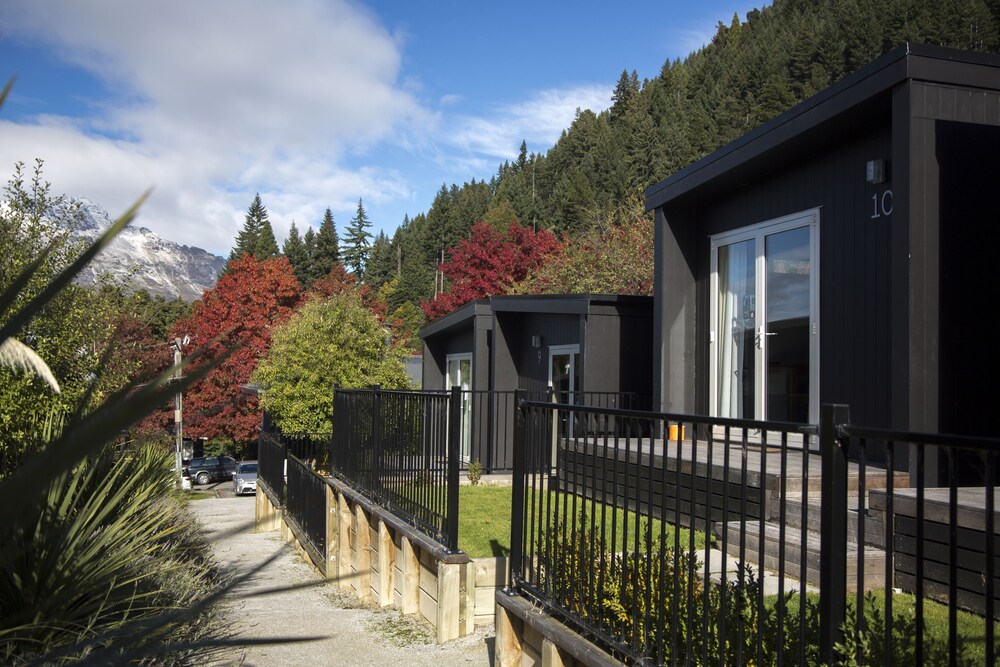 Pinewood Lodge, Queenstown Pinewood Lodge, Queenstown