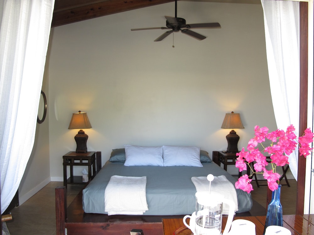 Two Sandals by the Sea Inn - B&B, Saint Thomas Two Sandals by the Sea Inn - B&B, Saint Thomas