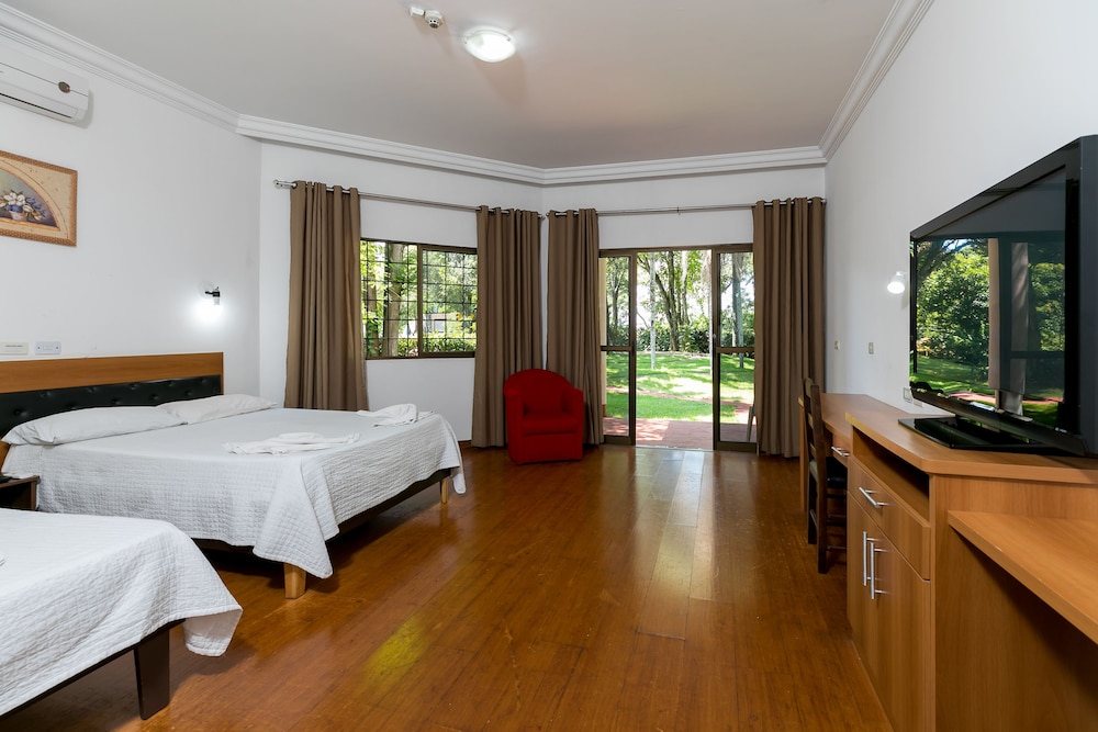 Iguassu Holiday Hotel, Iguazu Falls (BR) Iguassu Holiday Hotel, Iguazu Falls (BR)