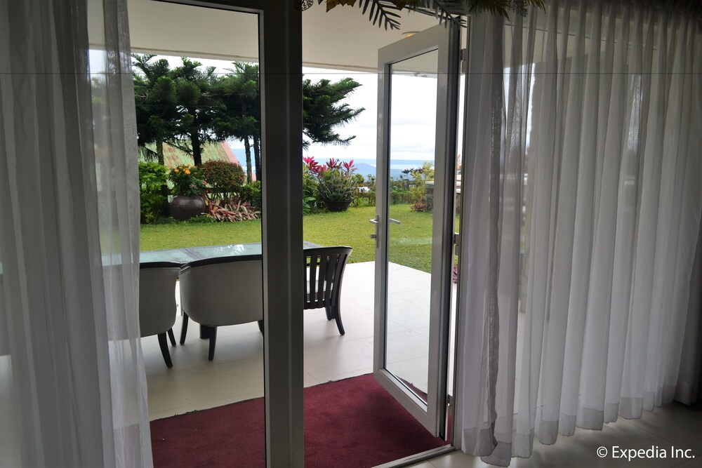 Discovery Country Suites, Tagaytay Discovery Country Suites, Tagaytay