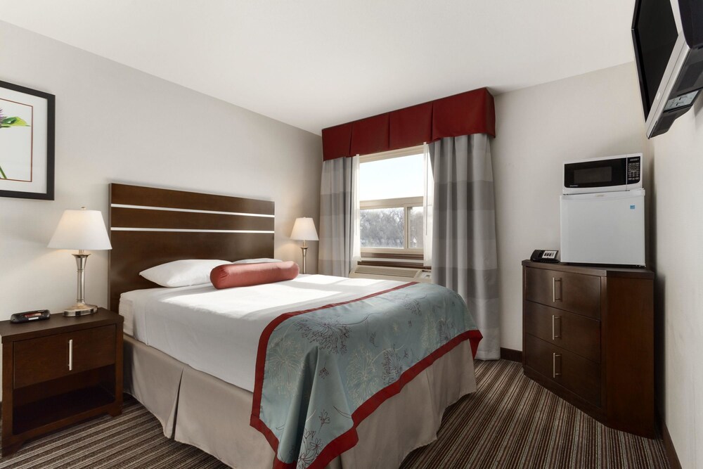 Super 8 by Wyndham Saskatoon Near Downtown, Saskatoon Super 8 by Wyndham Saskatoon Near Downtown, Saskatoon