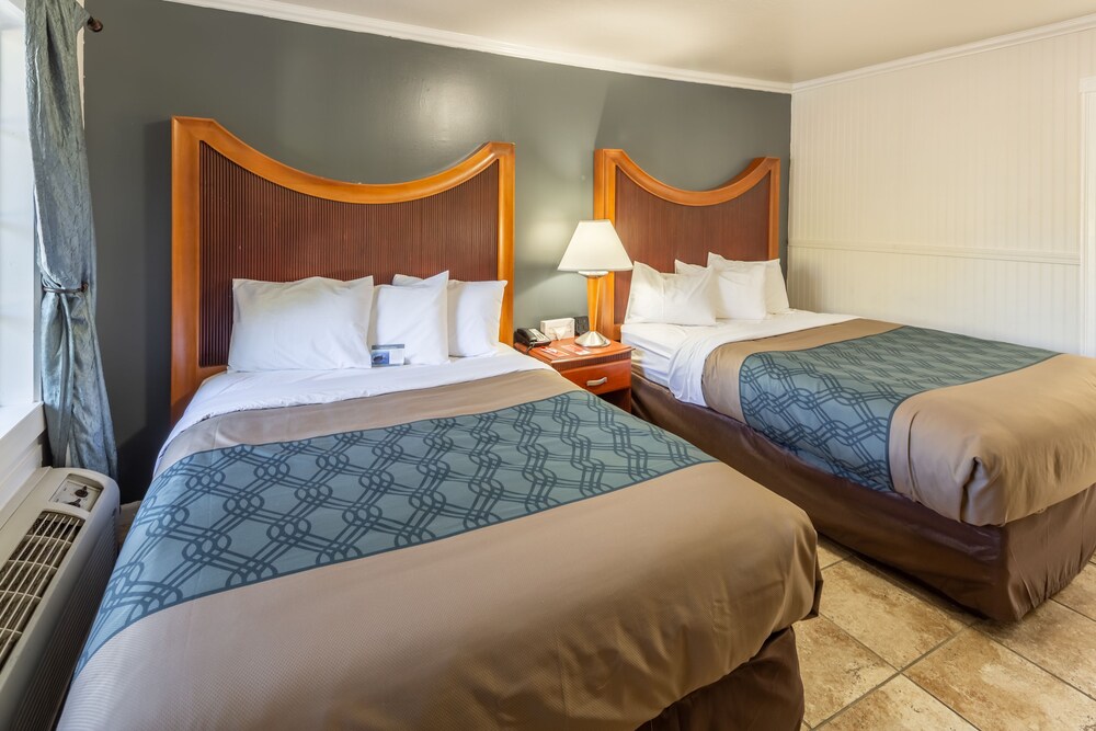 Econo Lodge Inn & Suites, South Lake Tahoe Econo Lodge Inn & Suites, South Lake Tahoe