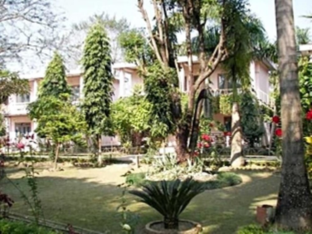 Rhino Lodge & Hotel, Sauraha Rhino Lodge & Hotel, Sauraha