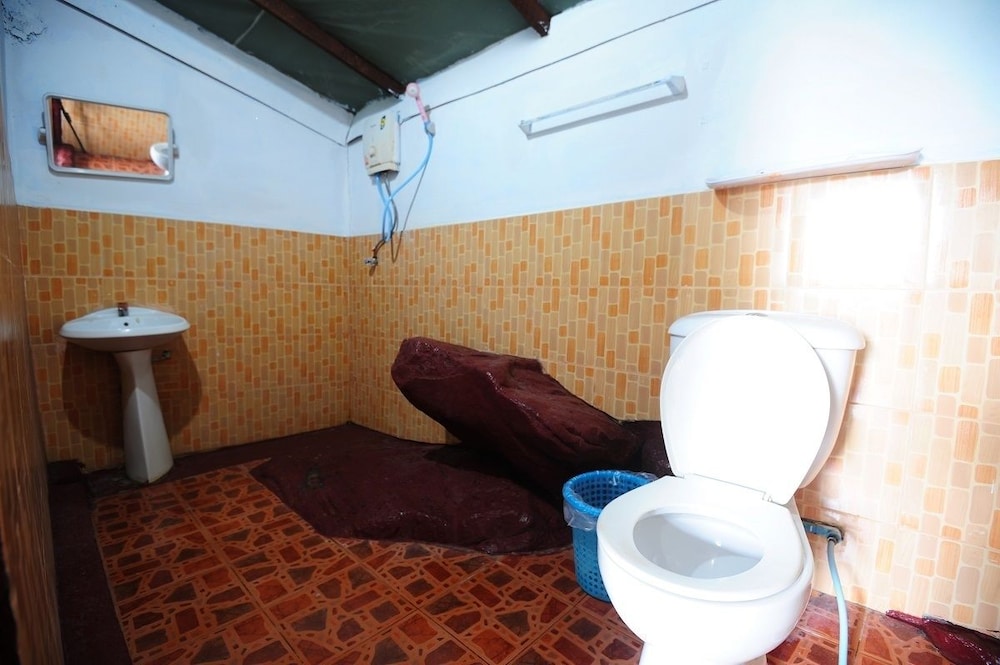 Maney Resort, Phi Phi Island Maney Resort, Phi Phi Island