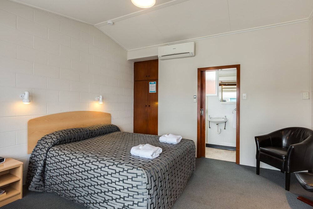 Ocean Beach Hotel, Dunedin Ocean Beach Hotel, Dunedin