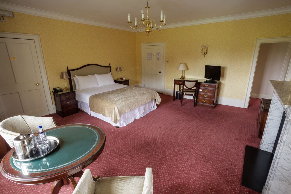 Donnington Grove Country Club, Newbury Donnington Grove Country Club, Newbury