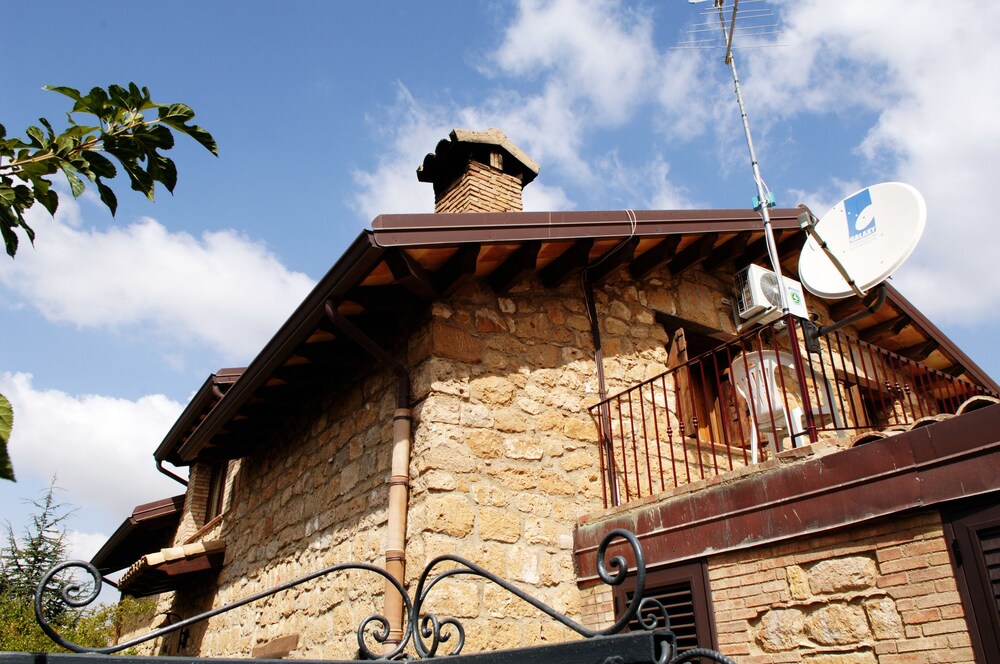 La Casa sulla Collina d'Oro, Piazza Armerina La Casa sulla Collina d'Oro, Piazza Armerina