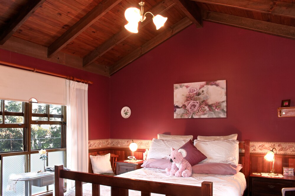 Tamborine Mountain Bed and Breakfast, Gold Coast Tamborine Mountain Bed and Breakfast, Gold Coast