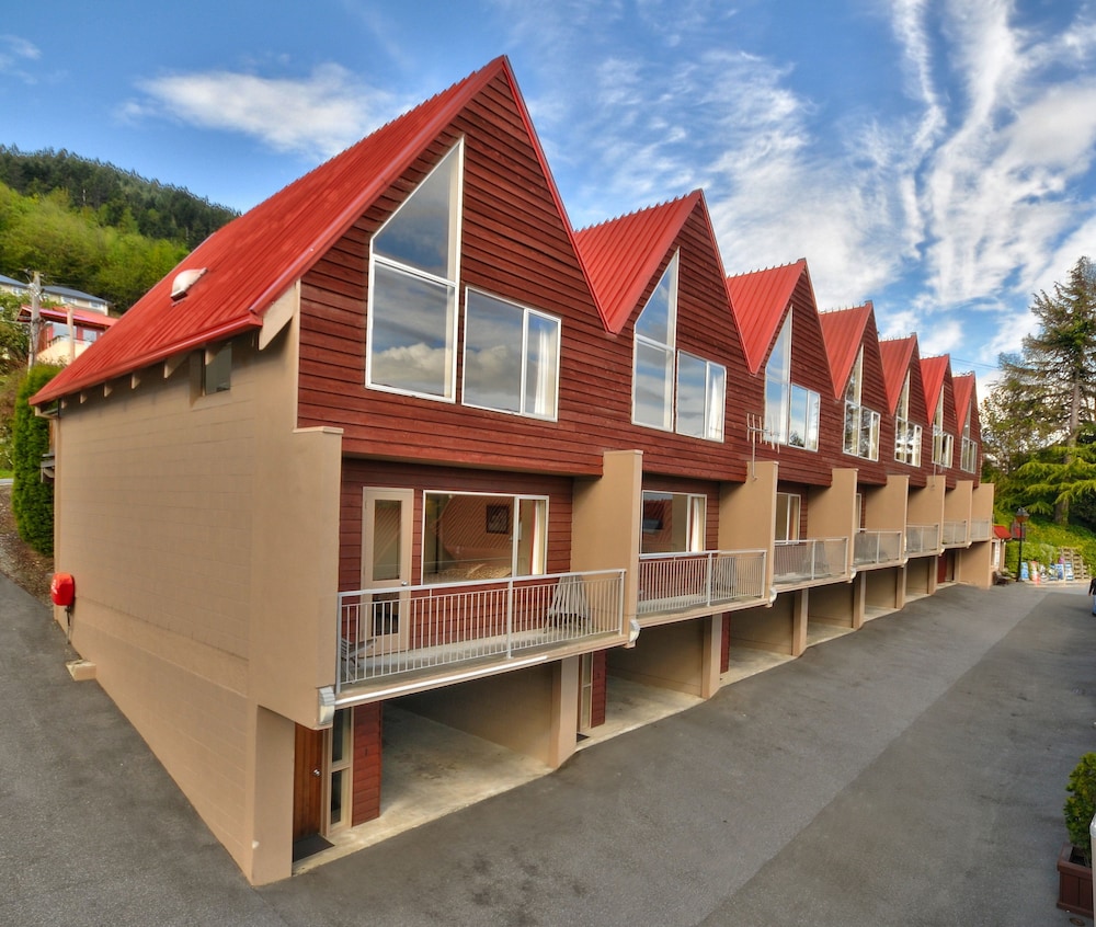 Turner Heights Townhouses, Queenstown Turner Heights Townhouses, Queenstown