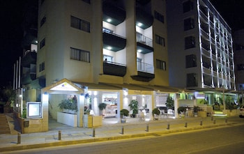 Costantiana Beach Hotel Apartments