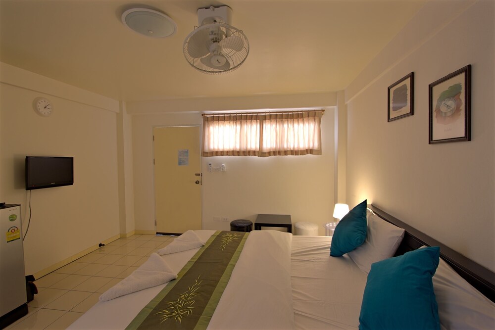 Charn Residence, Chonburi Charn Residence, Chonburi
