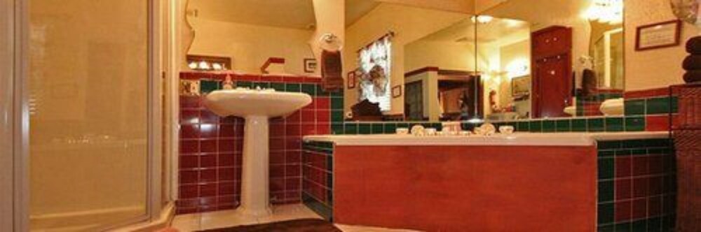 Whispering Pines Bed & Breakfast, Norman Whispering Pines Bed & Breakfast, Norman