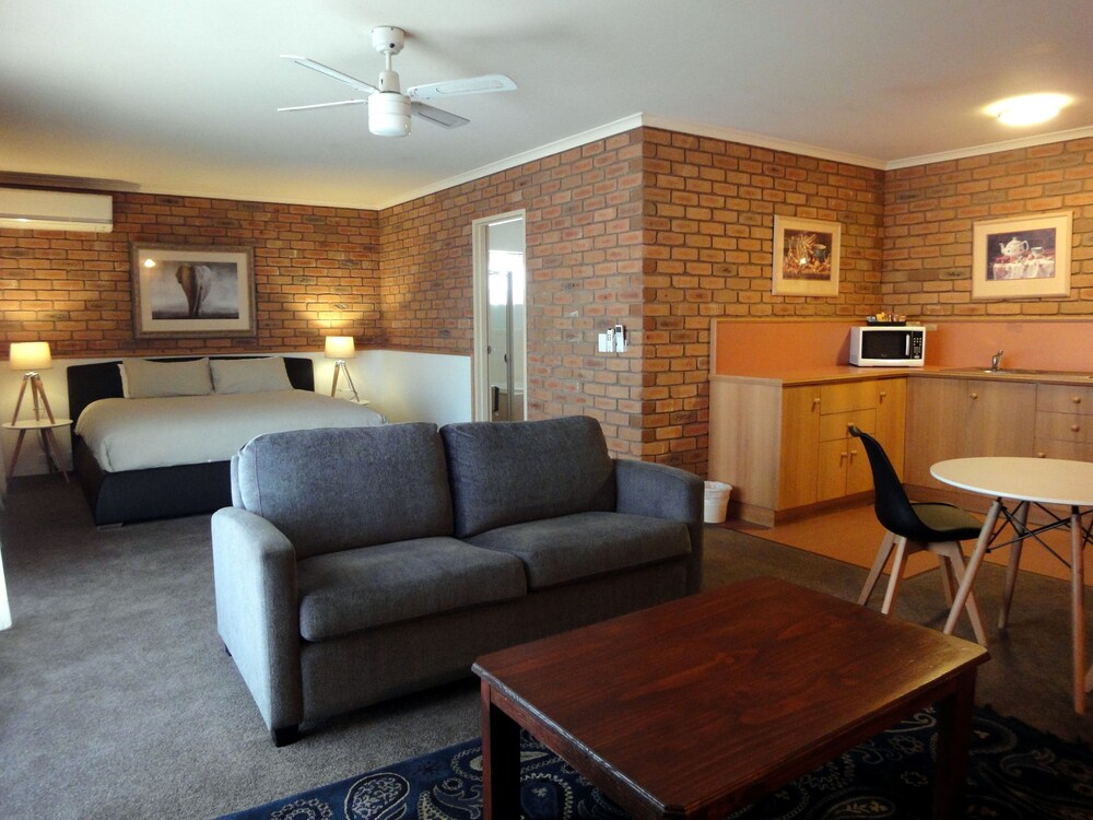 Summerhill Motor Inn, Merimbula Summerhill Motor Inn, Merimbula