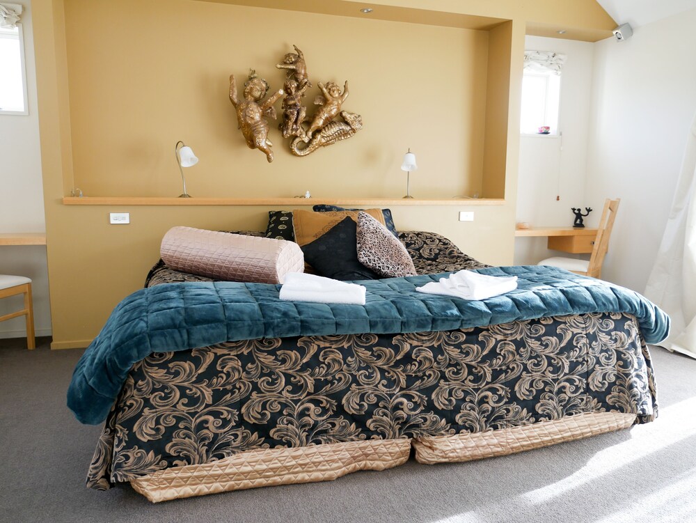 Vibrant Living Retreat, Canterbury Vibrant Living Retreat, Canterbury