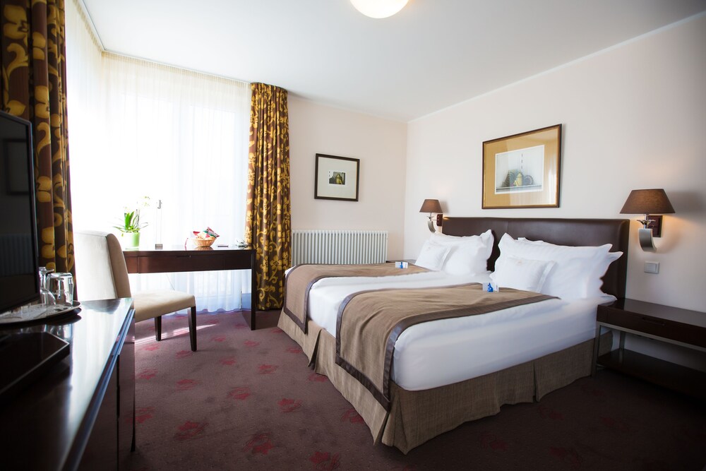 Hotel König Ludwig II, Garching Hotel König Ludwig II, Garching