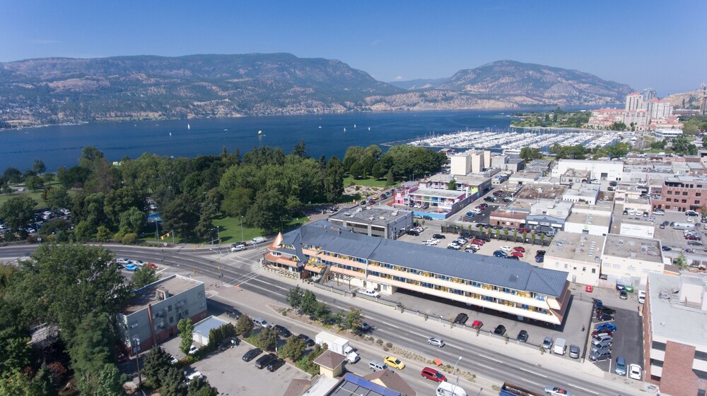 Prestige Beach House, Kelowna Prestige Beach House, Kelowna