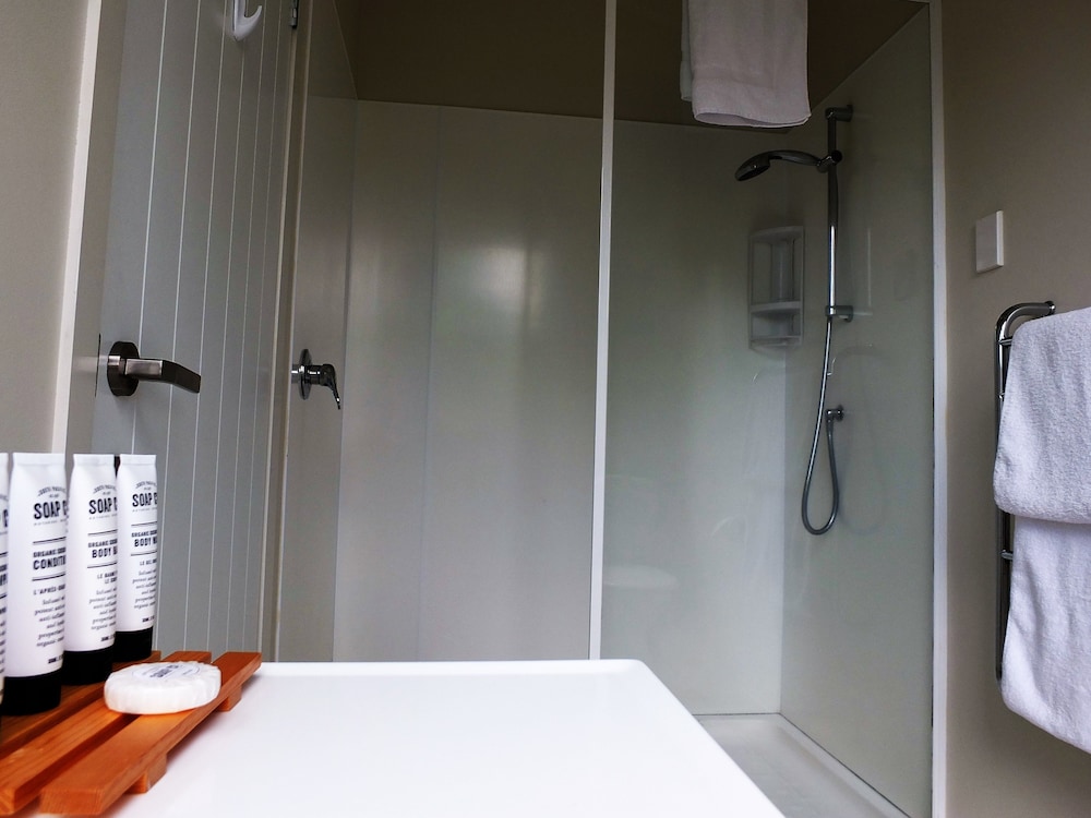 Le Chalet Waiheke Apartments, Auckland Le Chalet Waiheke Apartments, Auckland