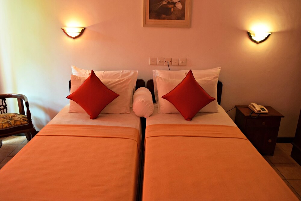 Hotel Lagoon Paradise, Negombo Hotel Lagoon Paradise, Negombo
