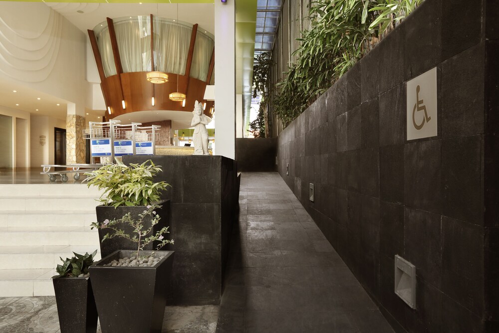 Holiday Inn Express Bali Raya Kuta, Bali Holiday Inn Express Bali Raya Kuta, Bali