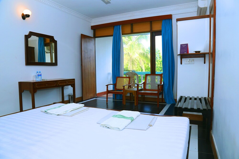 Topaz Beach Hotel, Negombo Topaz Beach Hotel, Negombo