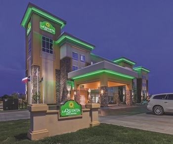 La Quinta Inn & Suites Hotels Near Sheppard Air Force Base La Quinta Inn & Suites Hotels Near Sheppard Air Force Base