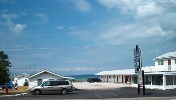 Bell's Melody Motel, Mackinaw City Bell's Melody Motel, Mackinaw City