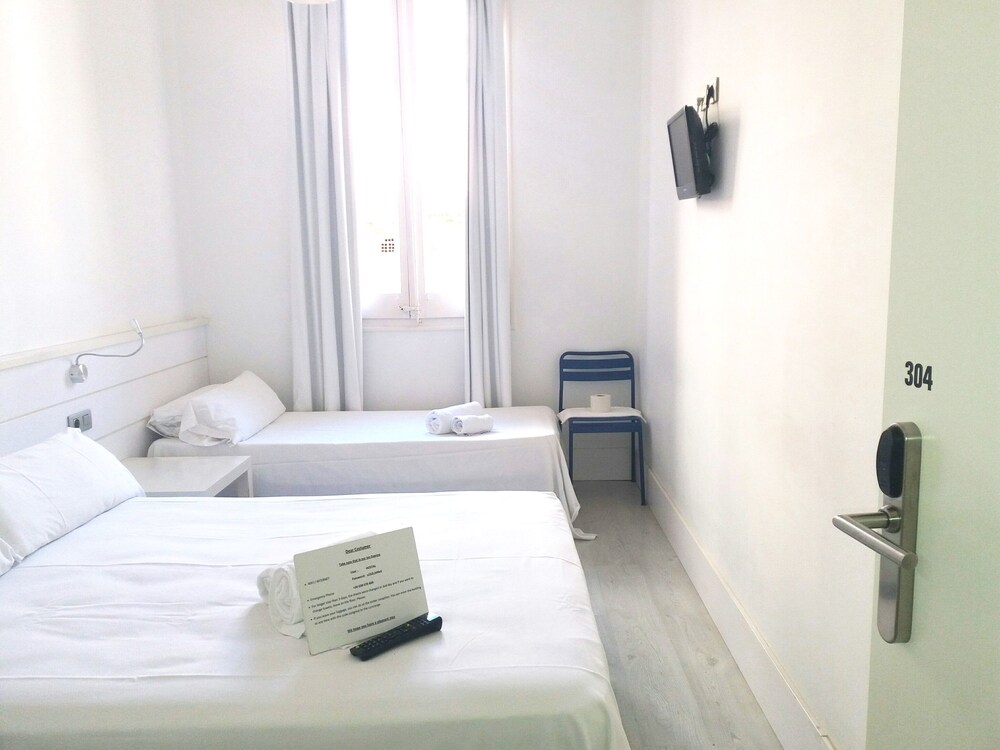 DingDong Express - Hostel, Barcelona DingDong Express - Hostel, Barcelona