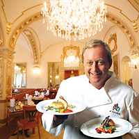 Hop-On, Hop-Off Tour of Munich, with Residenz Visit, plus Concert and Meal Option