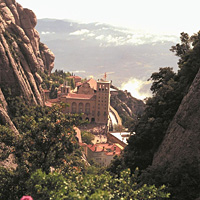 Small Group Tour: Montserrat and Cavas Winery Day Tour from Barcelona