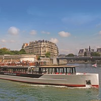 Highlights of the Marais Evening Walking Tour with Seine Island Cruise