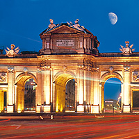 Madrid by Night with Flamenco Dance Show and Tapas Dinner