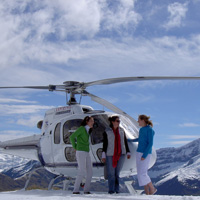 Year-Round Helicopter Flight with Glacier Landing