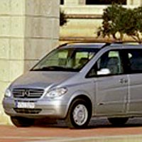 One-Way Central Seville Hotel to Seville Airport Transfer via Private Car or Minivan