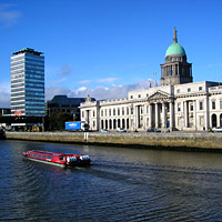 Cruise along the River Liffey
