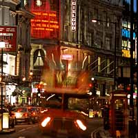 Evening Tour: London's Famous Pubs and River Thames Cruise