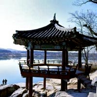 Ceramic Arts and Korean Folk Village Tour