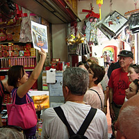 Guided Walking Tour: Singapore's Chinatown and Historical Monuments