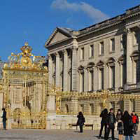 Small-Group Tour: Best of Paris including Lunch at the Eiffel Tower, Versailles & Dinner Cruise
