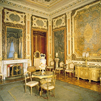 Half-Day Dolmabahce Palace and Two Continents Tour
