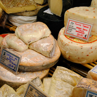 Small-Group Tour: Secret Paris - Cheese, Art, and Local Life