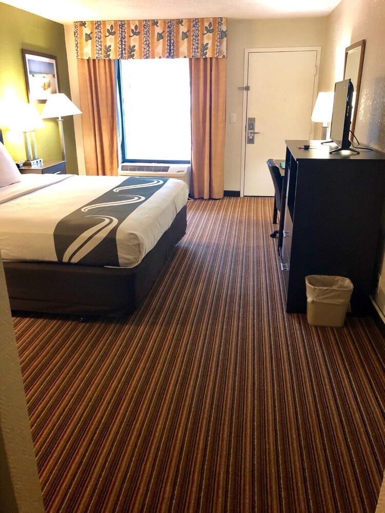 Quality Inn Suites St Petersburg Clearwater Airport Pinellas
