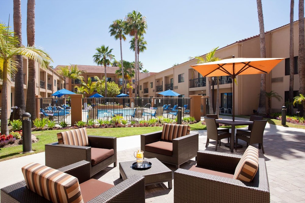 Courtyard By Marriott La Hacienda Heights Orange County Sundeck 6 Of 30