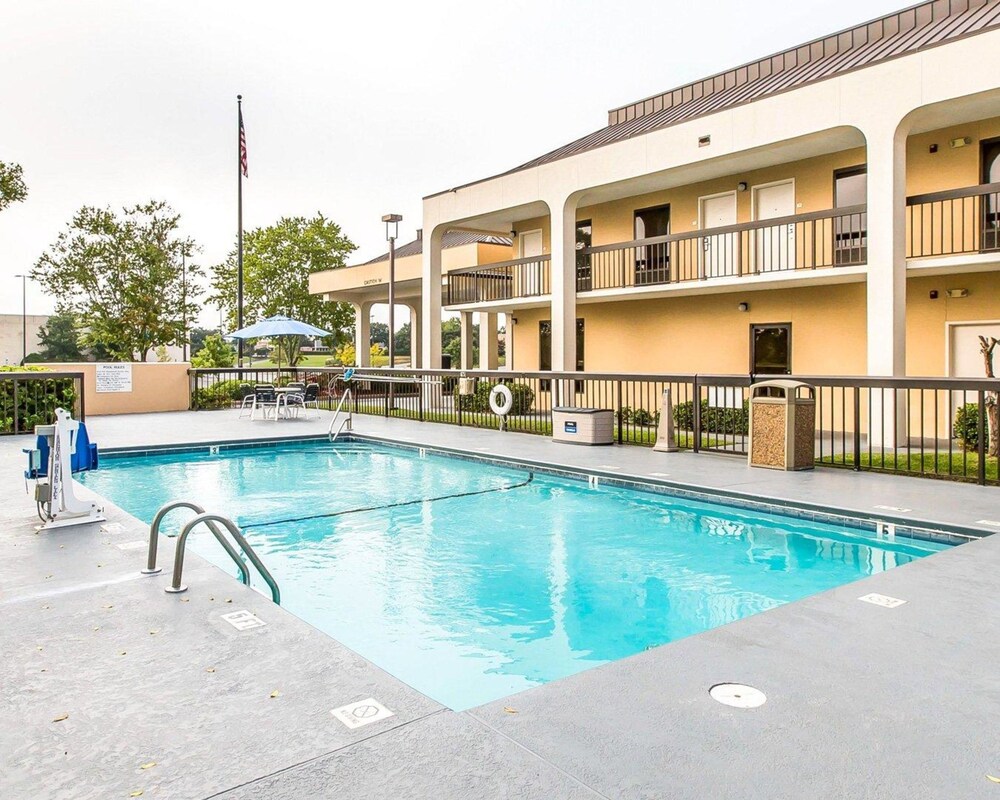 Quality Inn At The Mall Valdosta Lowndes Georgia 6 5