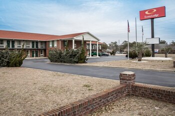 Econo Lodge Crystal Coast in Morehead City, North Carolina