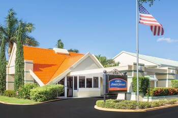 Howard Johnson by Wyndham Vero Beach / Downtown in Vero Beach, Florida