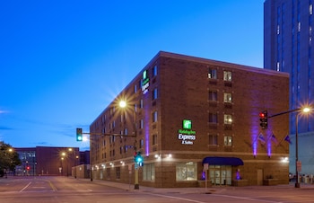 Holiday Inn Express Hotel & Suites Downtown Minneapolis Holiday Inn Express Hotel & Suites Downtown Minneapolis